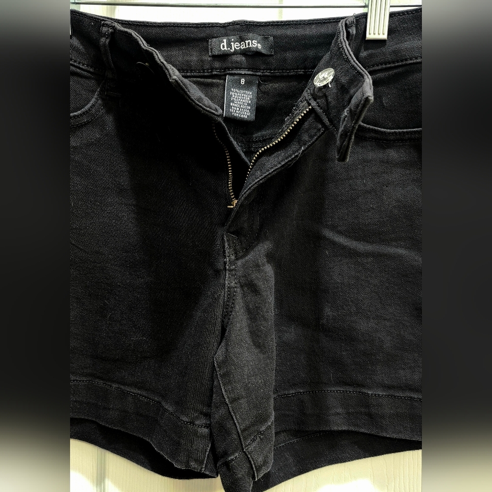 D. Jeans Black Denim Stretch Shorts Size 8 Mid-Rise 4.5" Inseam - Picture 4 of 5